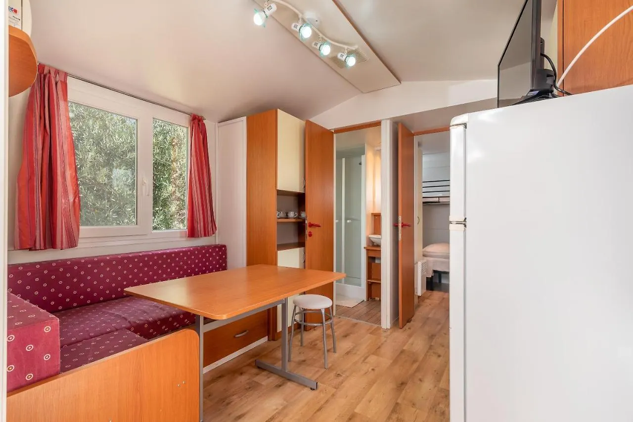 'Olive Grove' Camping House-Near The Beach Divulje