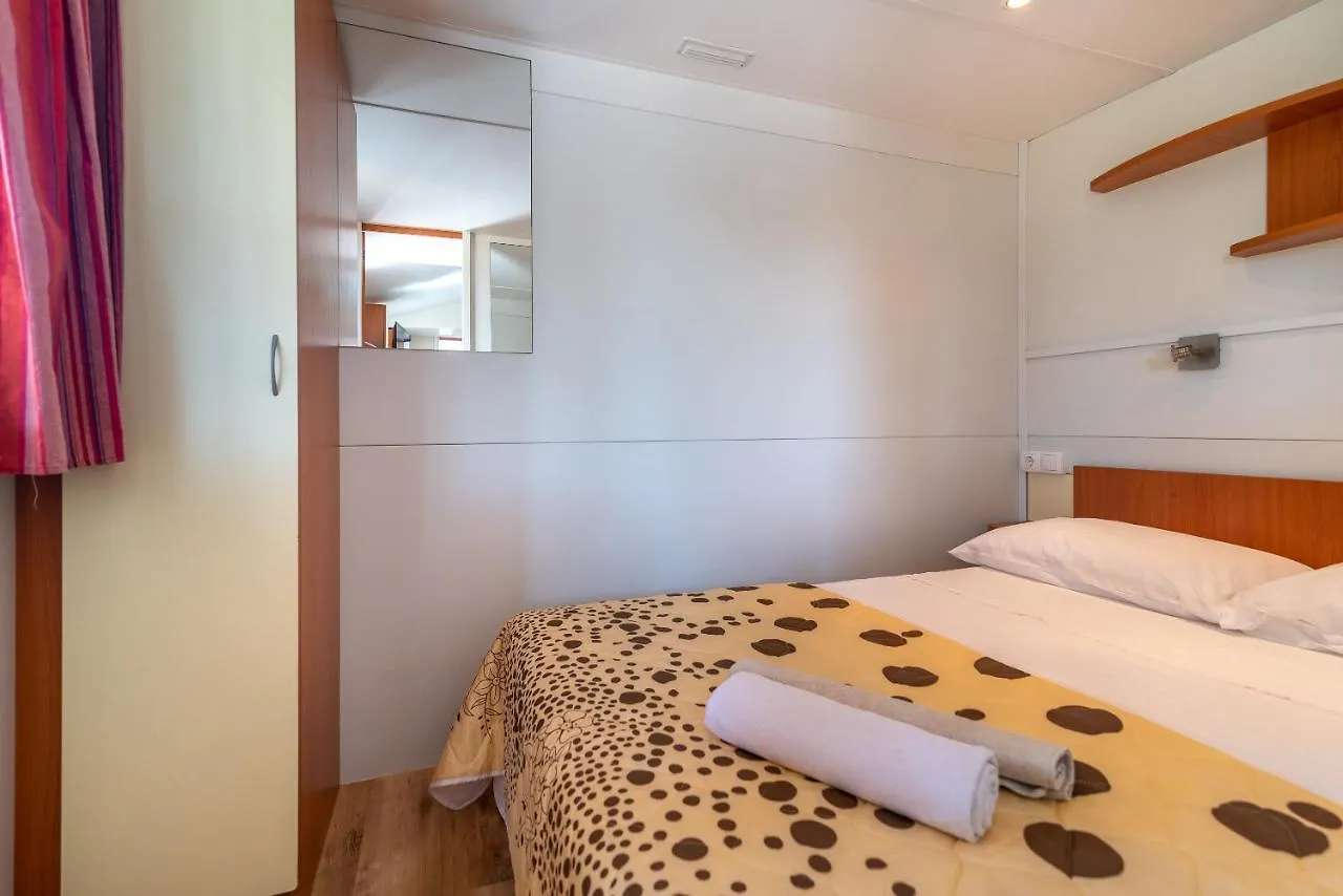 'Olive Grove' Camping House-Near The Beach Divulje